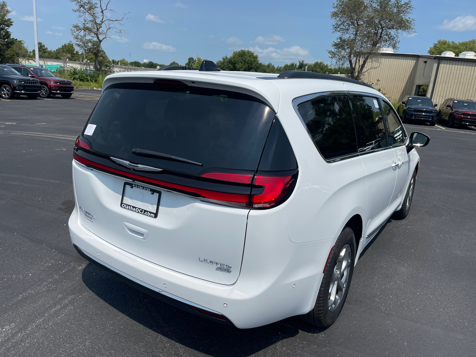 2023 Chrysler Pacifica Limited 8