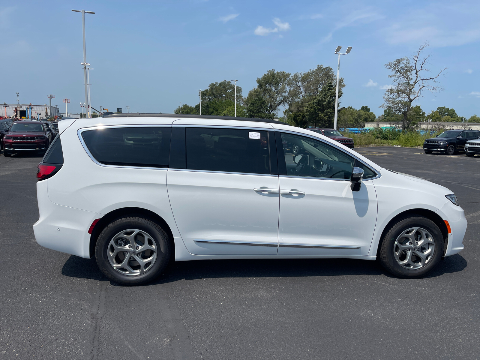 2023 Chrysler Pacifica Limited 9