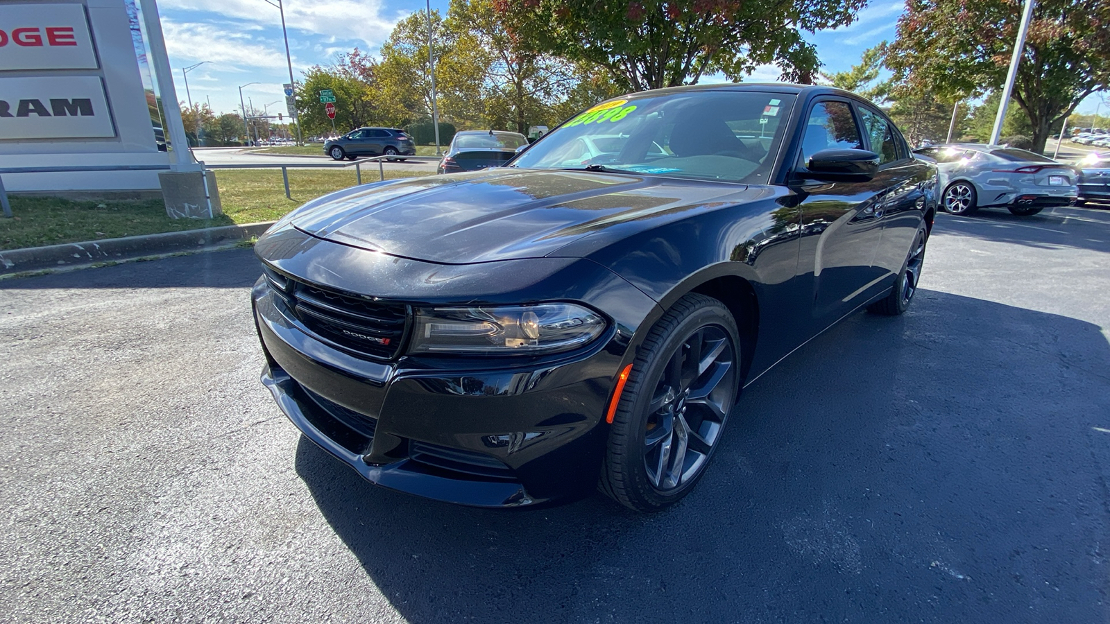 2019 Dodge Charger SXT 1