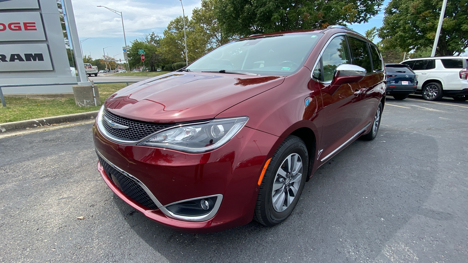 2020 Chrysler Pacifica Hybrid Limited 1