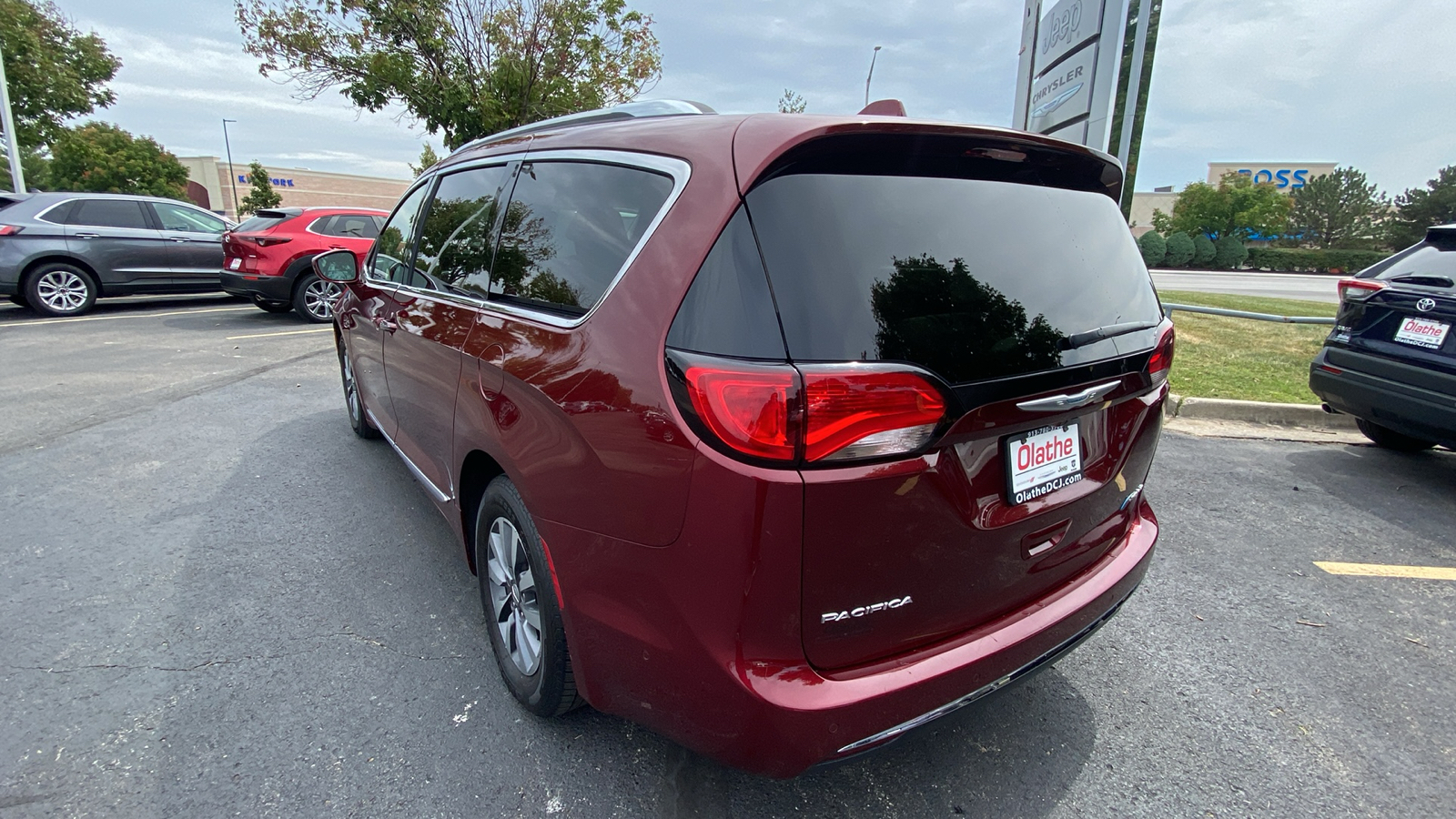 2020 Chrysler Pacifica Hybrid Limited 8