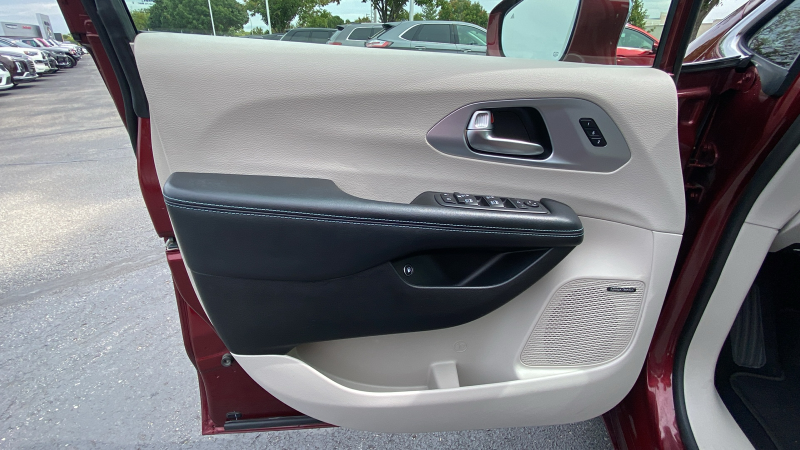 2020 Chrysler Pacifica Hybrid Limited 13