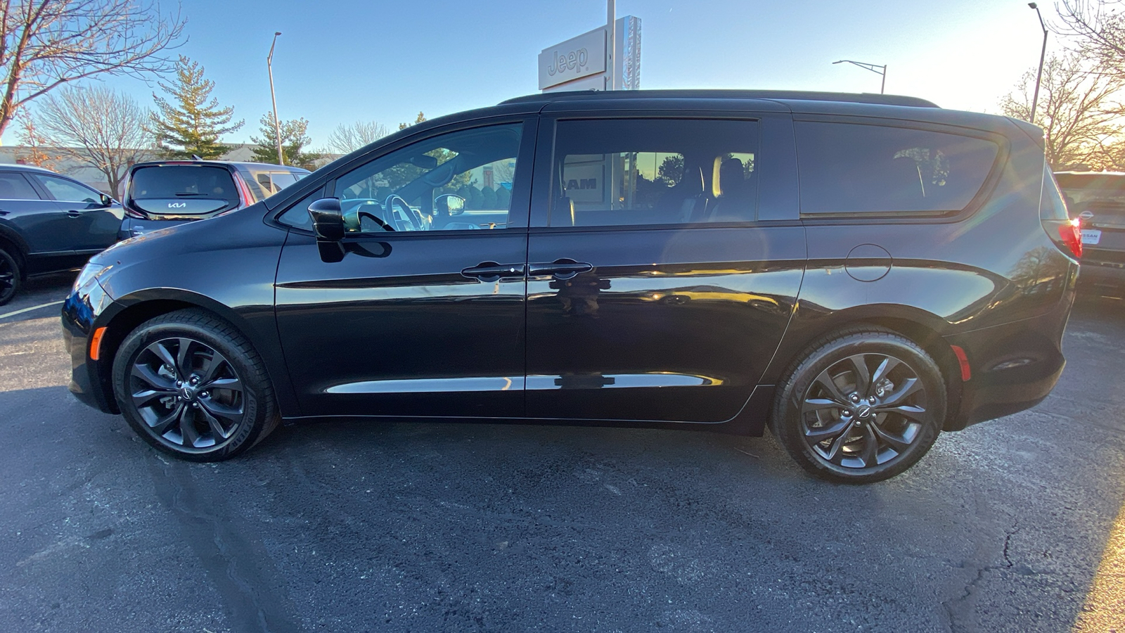 2020 Chrysler Pacifica Touring L 8