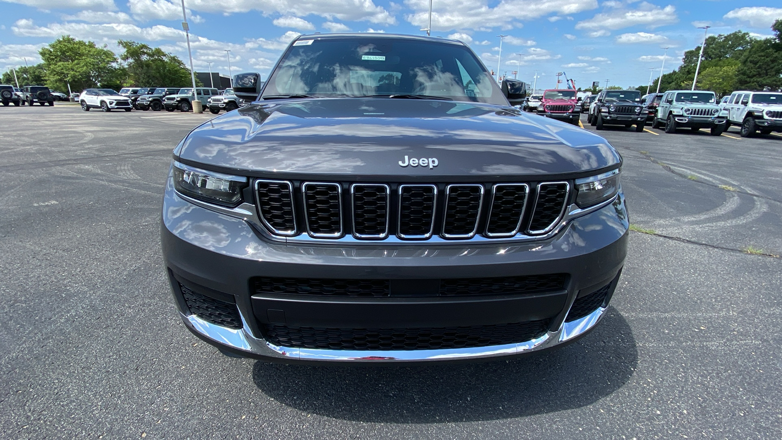 2024 Jeep Grand Cherokee L Laredo 2