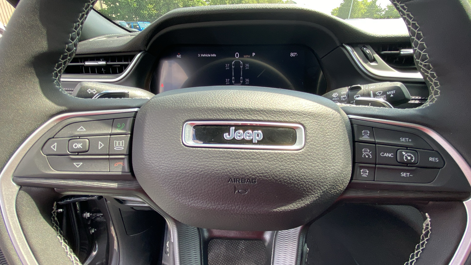 2024 Jeep Grand Cherokee L Laredo 17