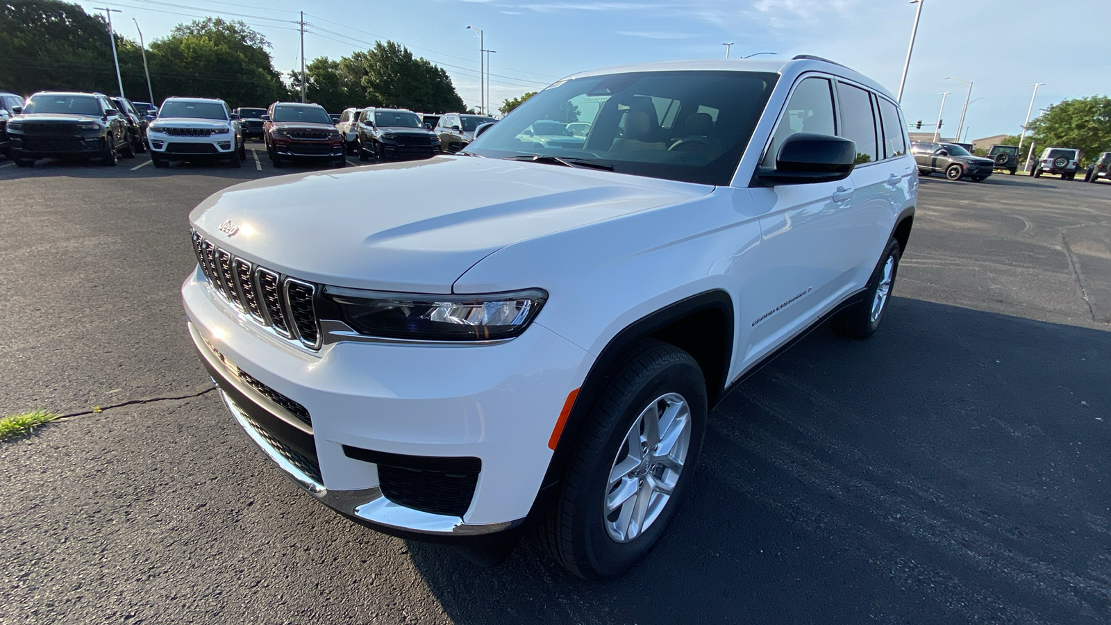 2024 Jeep Grand Cherokee L Laredo 1