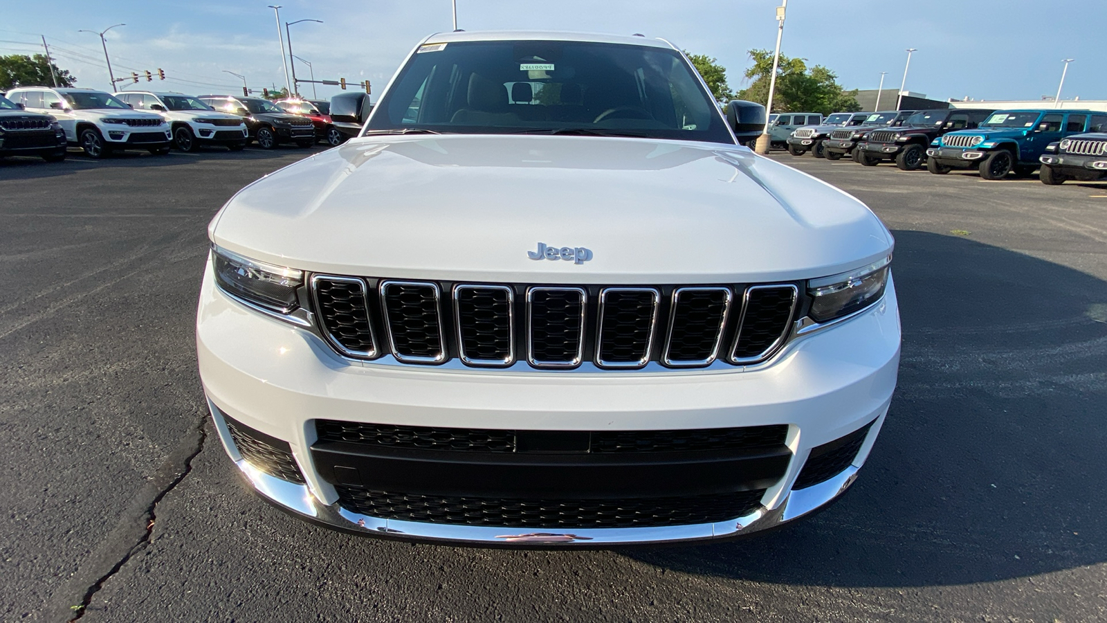 2024 Jeep Grand Cherokee L Laredo 2