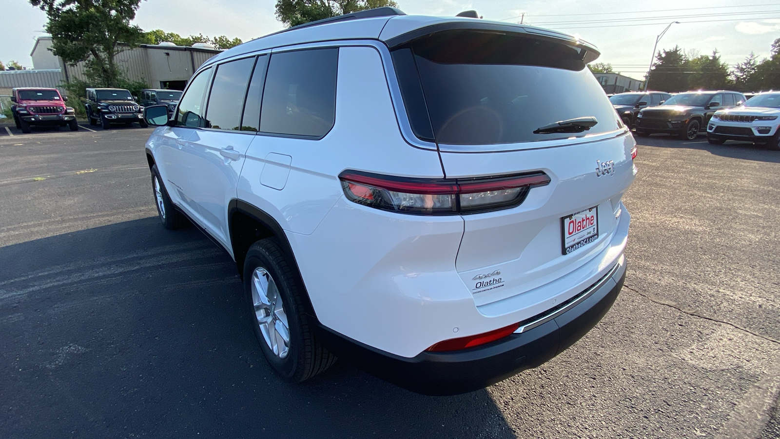 2024 Jeep Grand Cherokee L Laredo 9