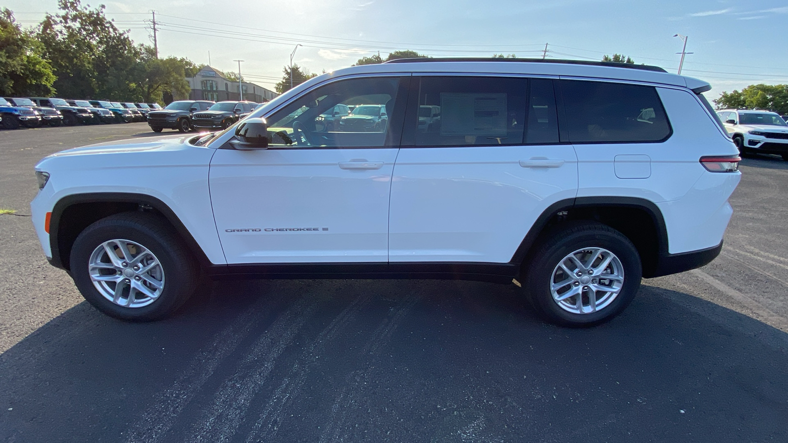 2024 Jeep Grand Cherokee L Laredo 10