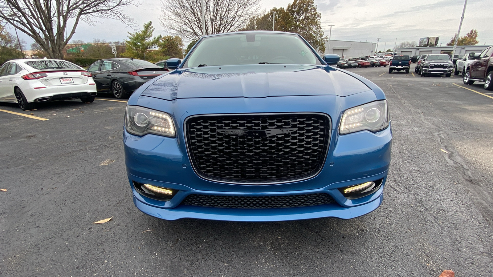 2023 Chrysler 300 Touring 2