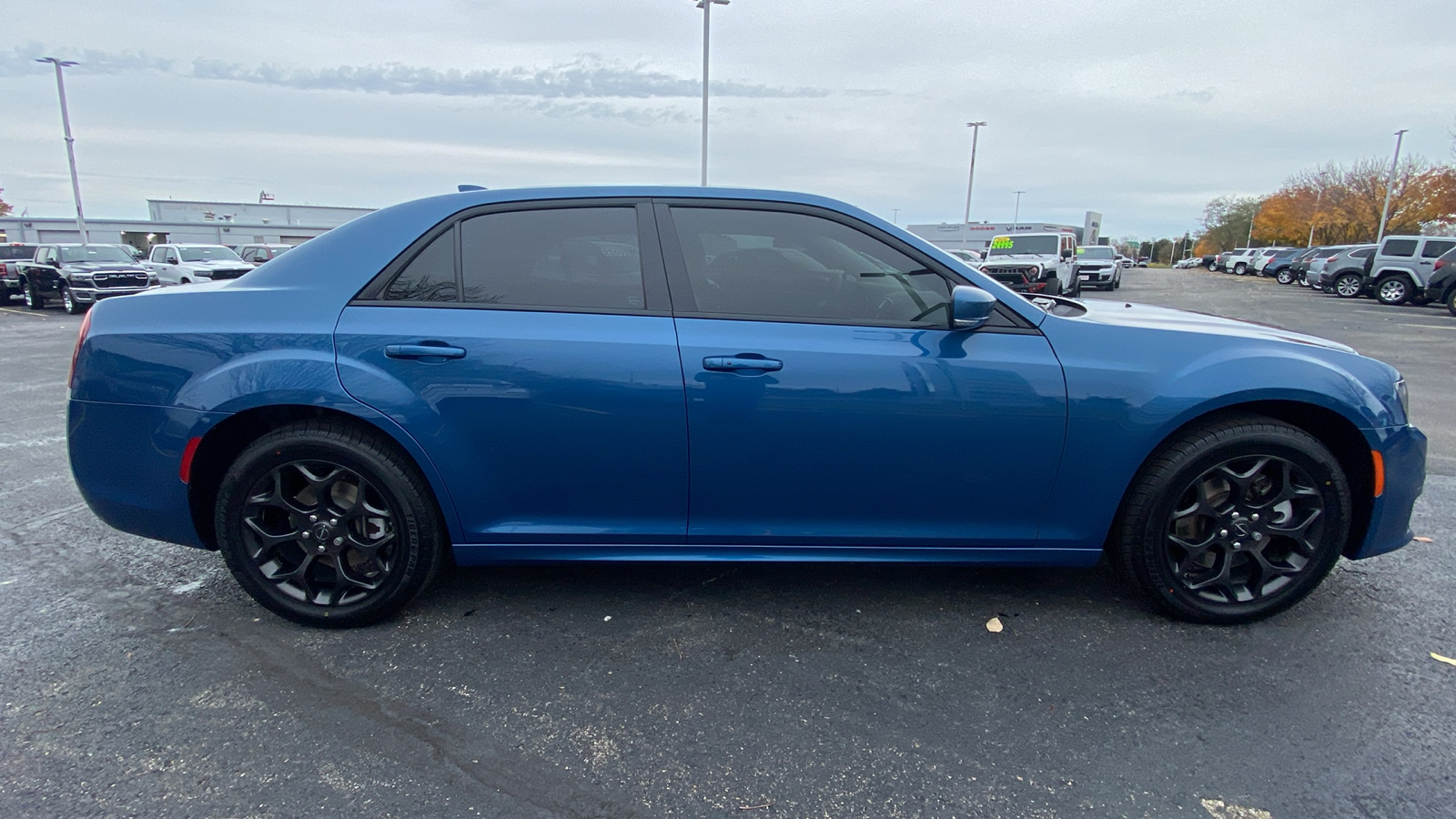 2023 Chrysler 300 Touring 4