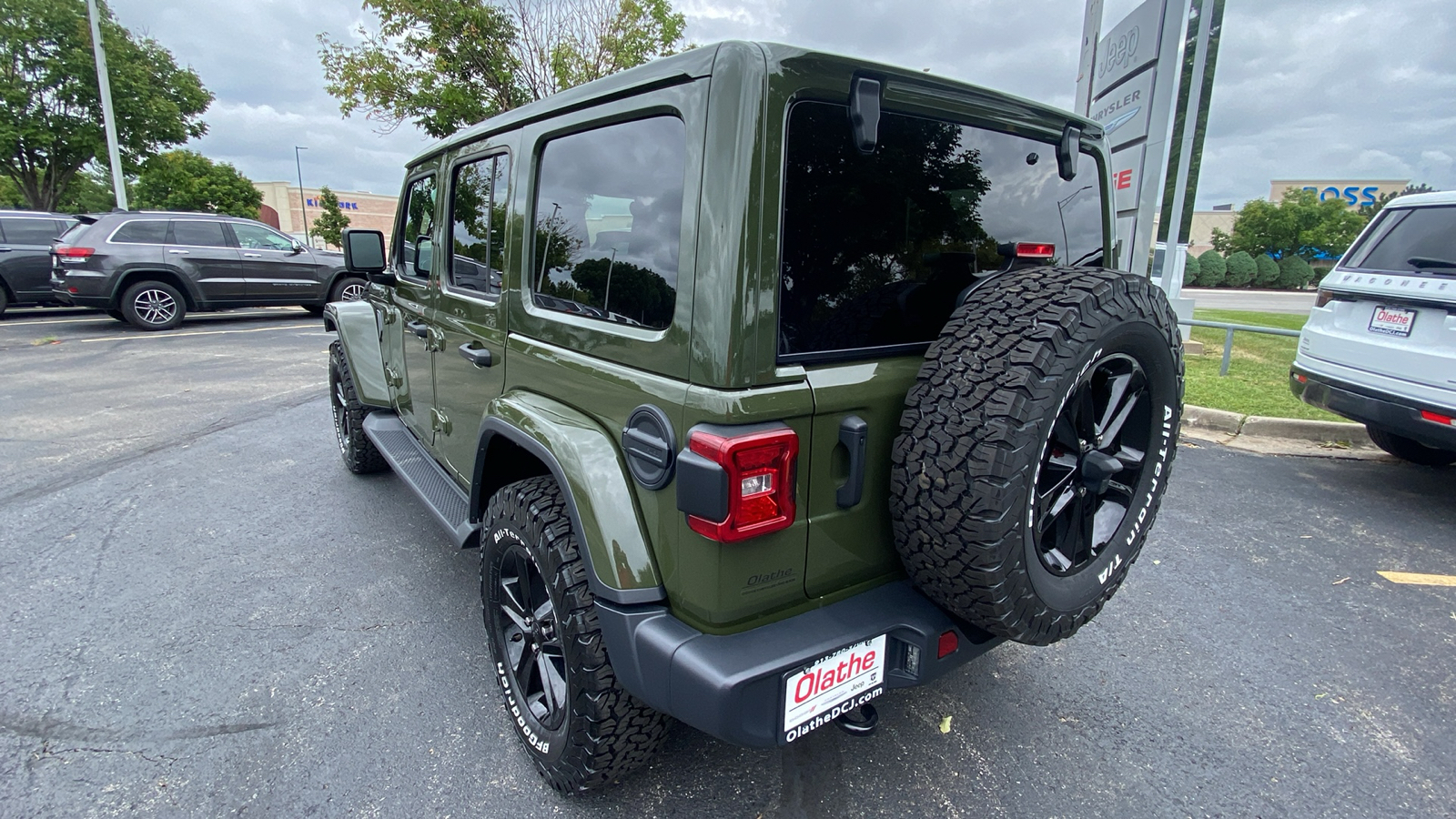 2021 Jeep Wrangler Unlimited Sahara Altitude 8