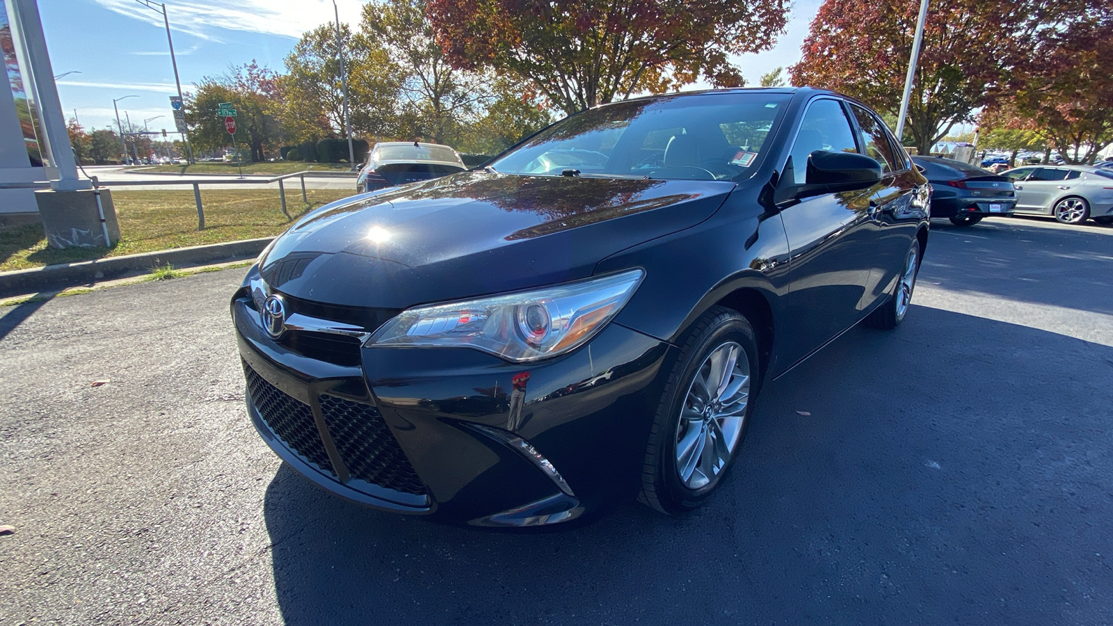 2017 Toyota Camry SE 1