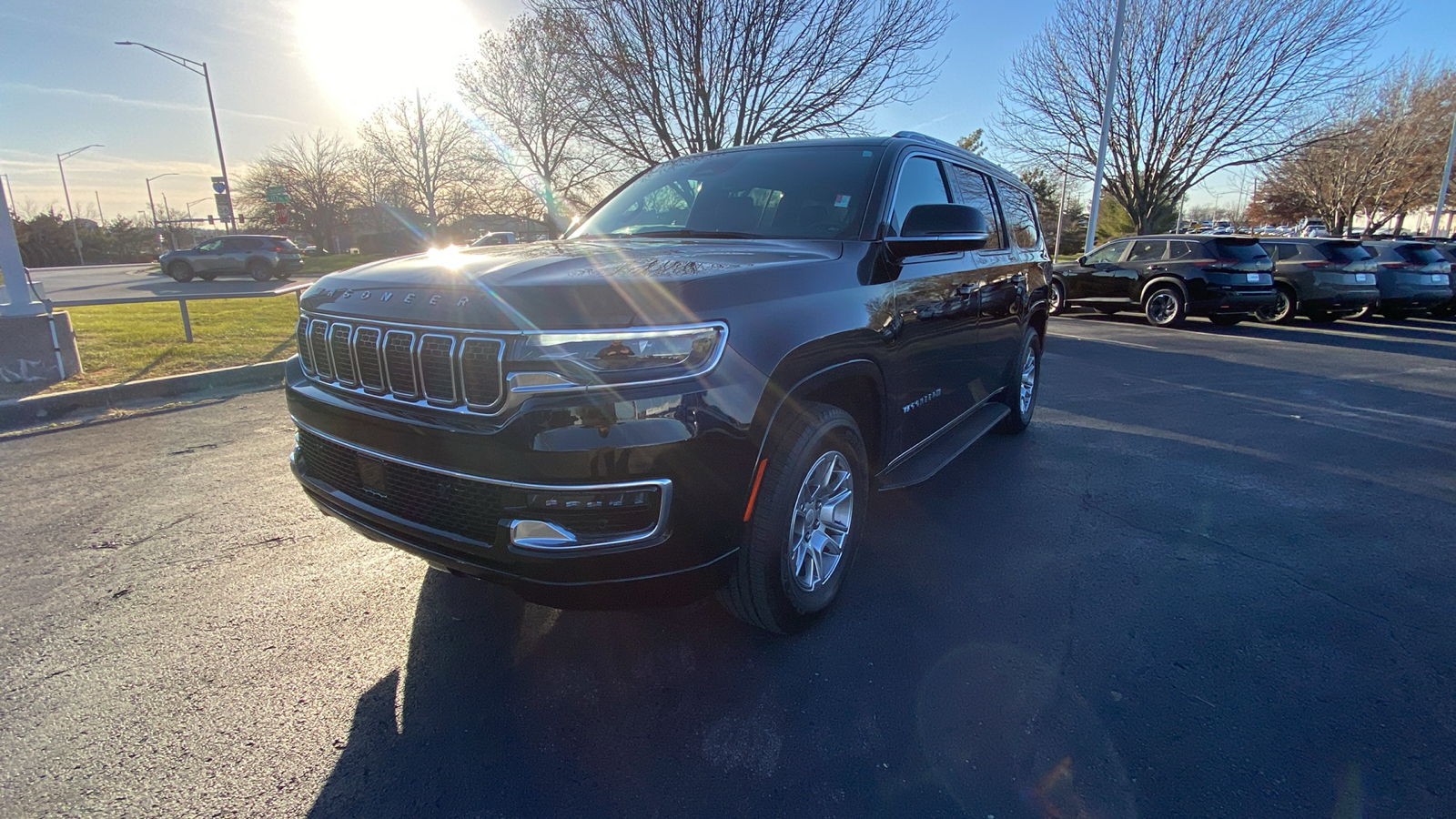 2023 Jeep Wagoneer L Base 2