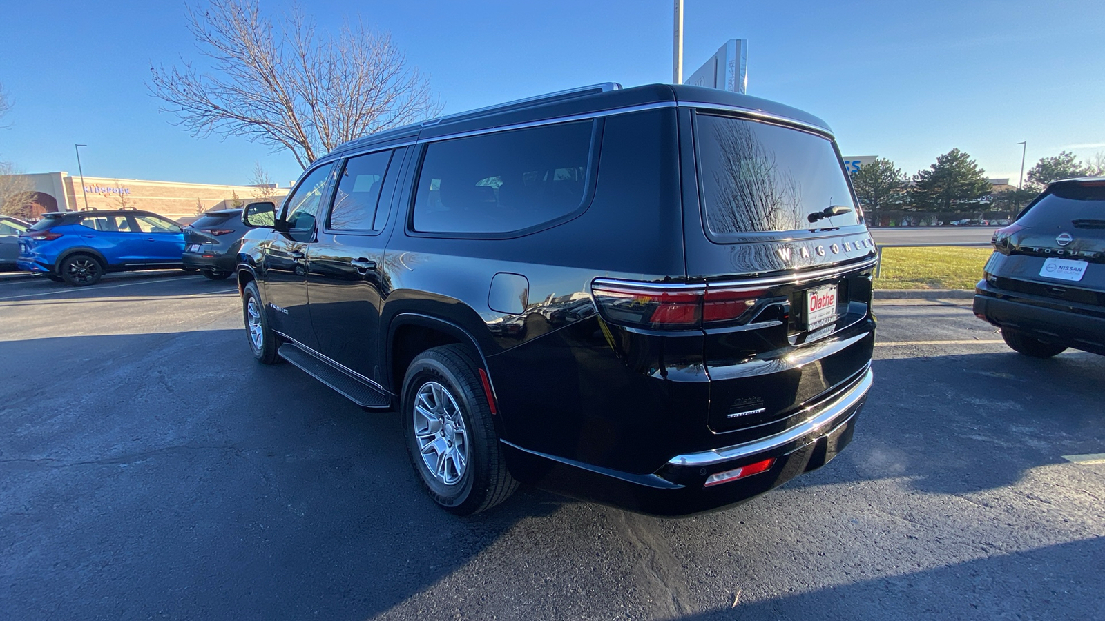 2023 Jeep Wagoneer L Base 8