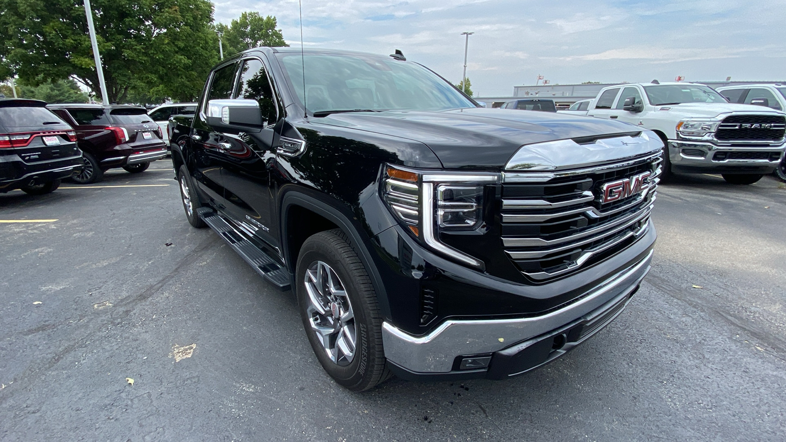 2023 GMC Sierra 1500 SLT 3