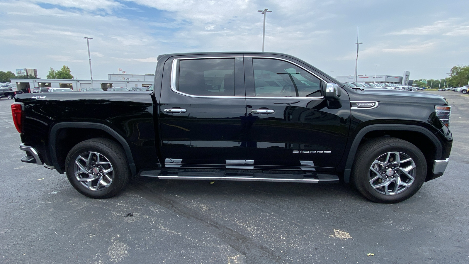 2023 GMC Sierra 1500 SLT 4