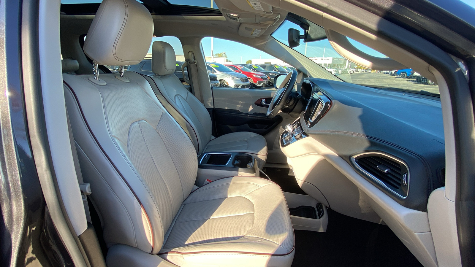 2020 Chrysler Pacifica Limited 38