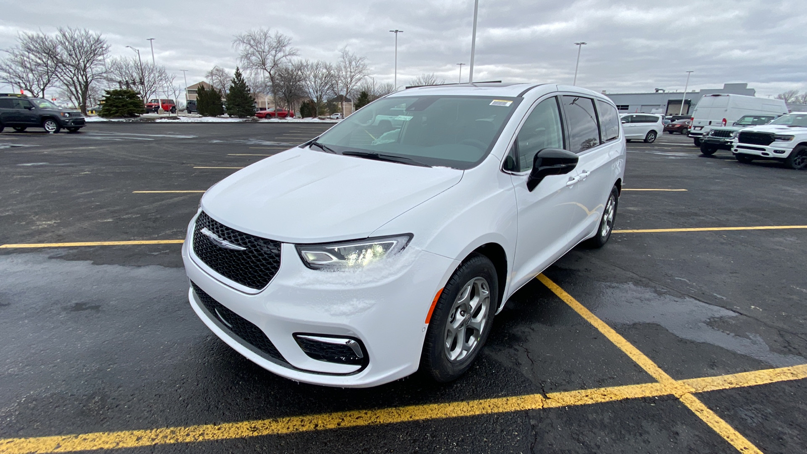 2024 Chrysler Pacifica Limited 1