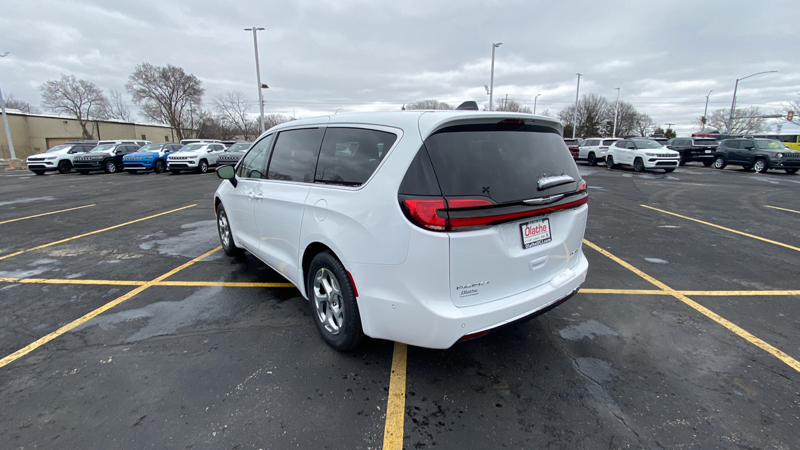 2024 Chrysler Pacifica Limited 3