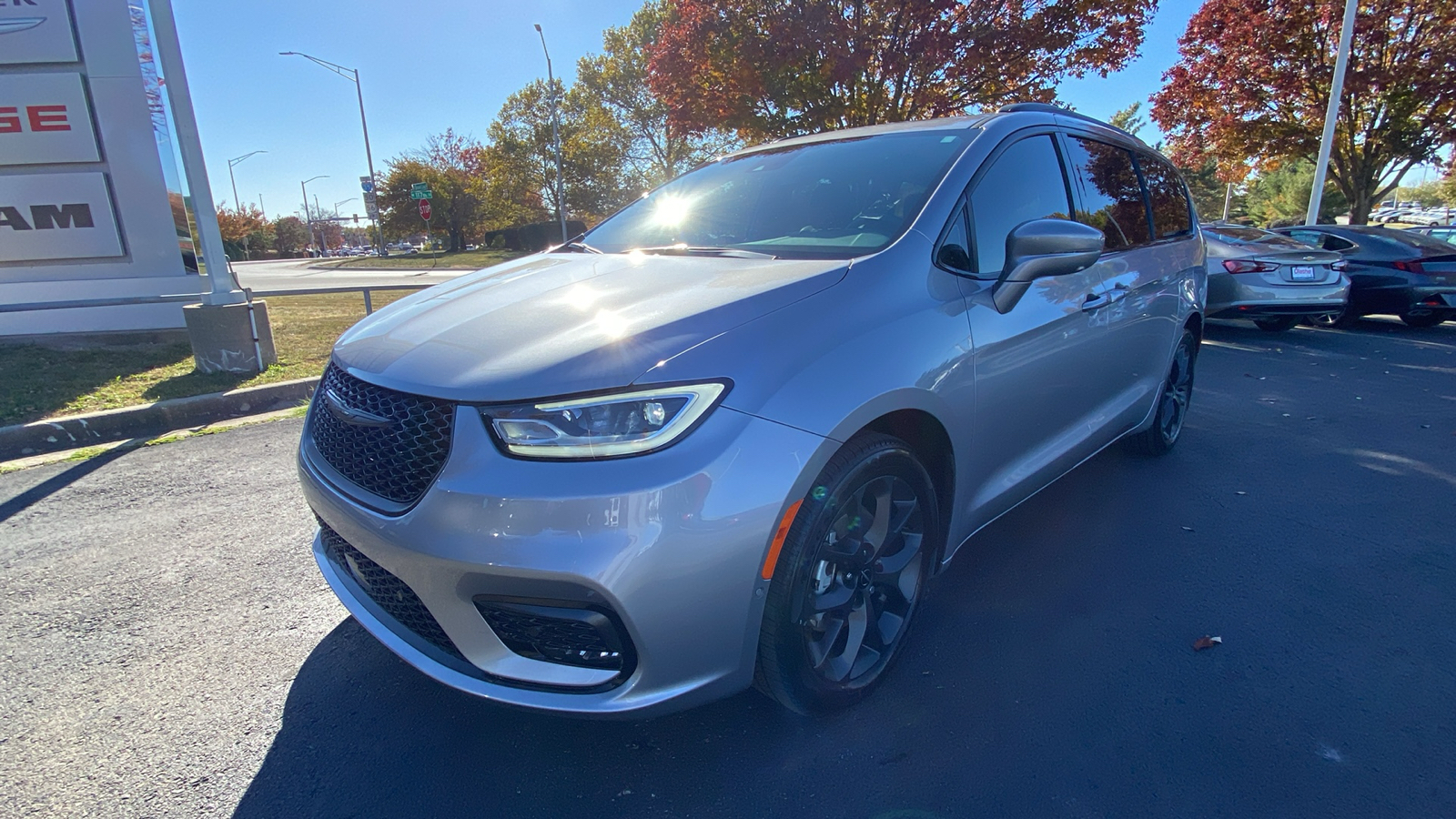 2021 Chrysler Pacifica Touring L 1