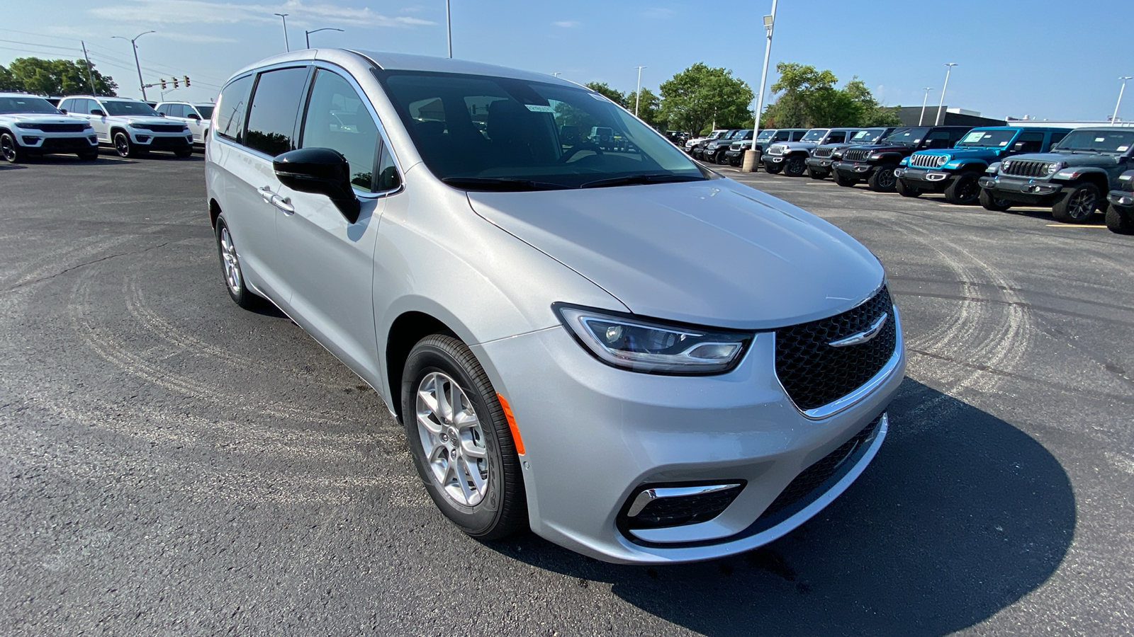 2024 Chrysler Pacifica Touring L 3