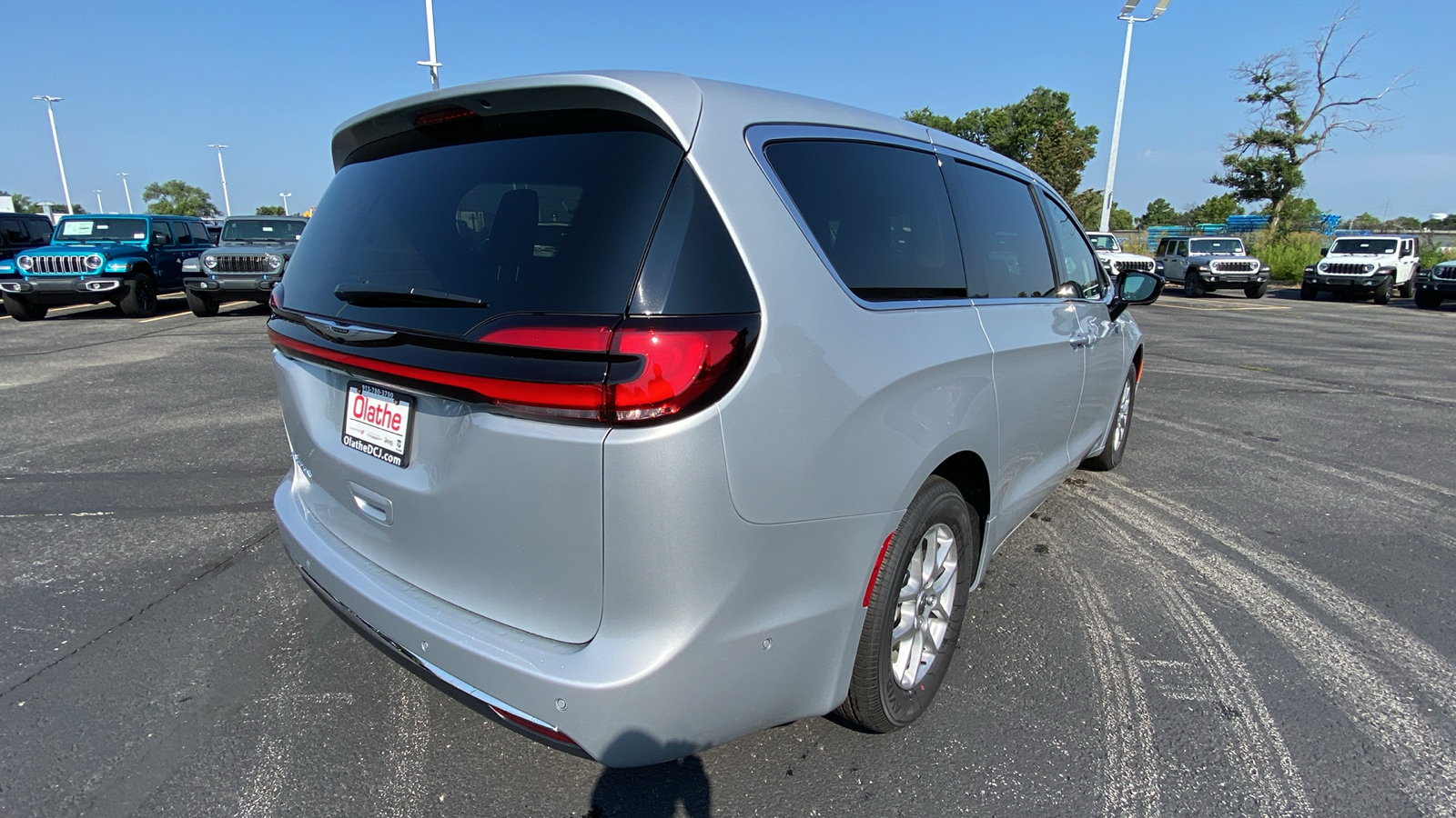 2024 Chrysler Pacifica Touring L 5