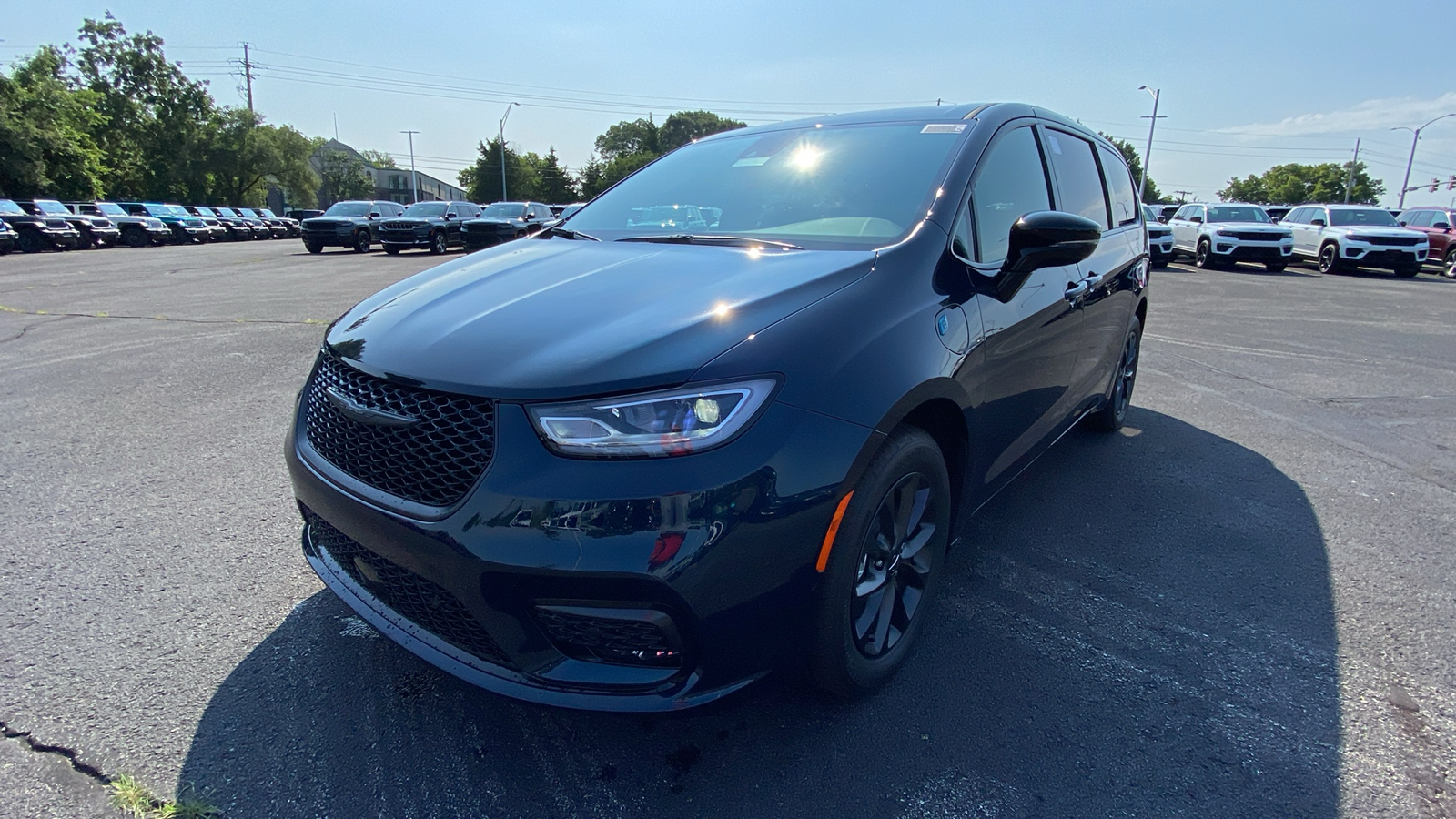 2024 Chrysler Pacifica Hybrid Select 1