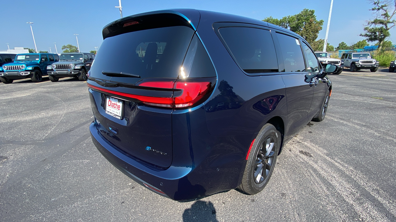 2024 Chrysler Pacifica Hybrid Select 5