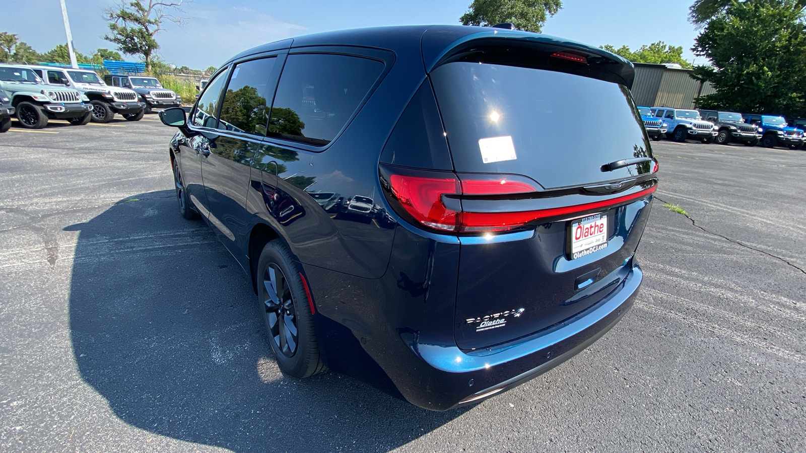 2024 Chrysler Pacifica Hybrid Select 9