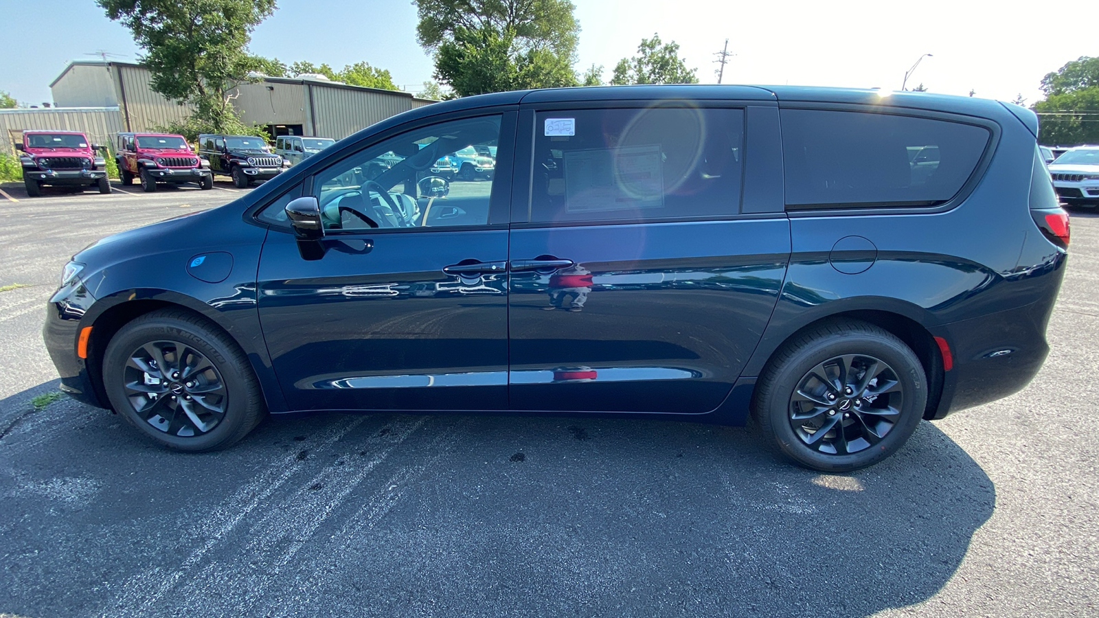 2024 Chrysler Pacifica Hybrid Select 10