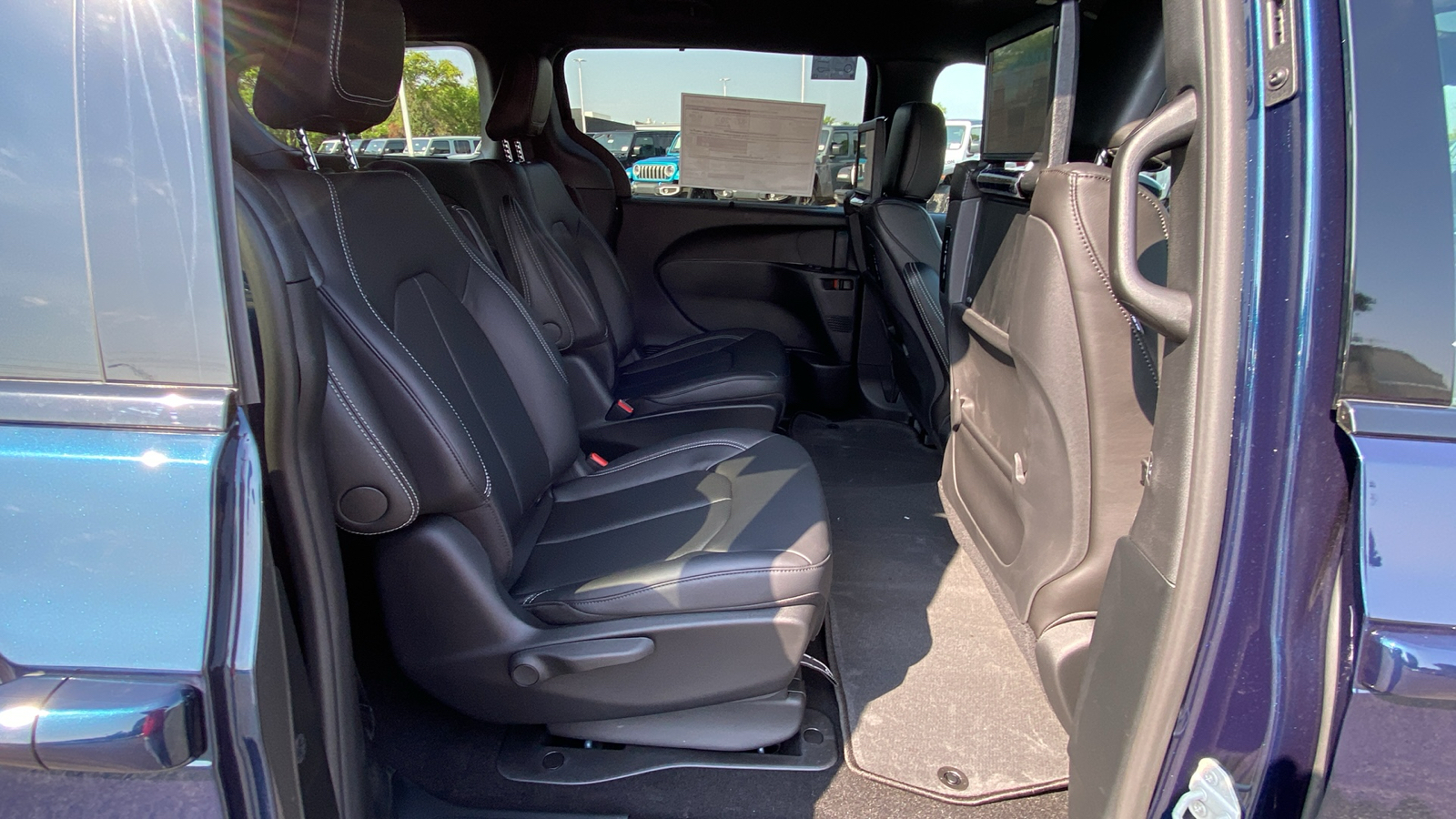 2024 Chrysler Pacifica Hybrid Select 56