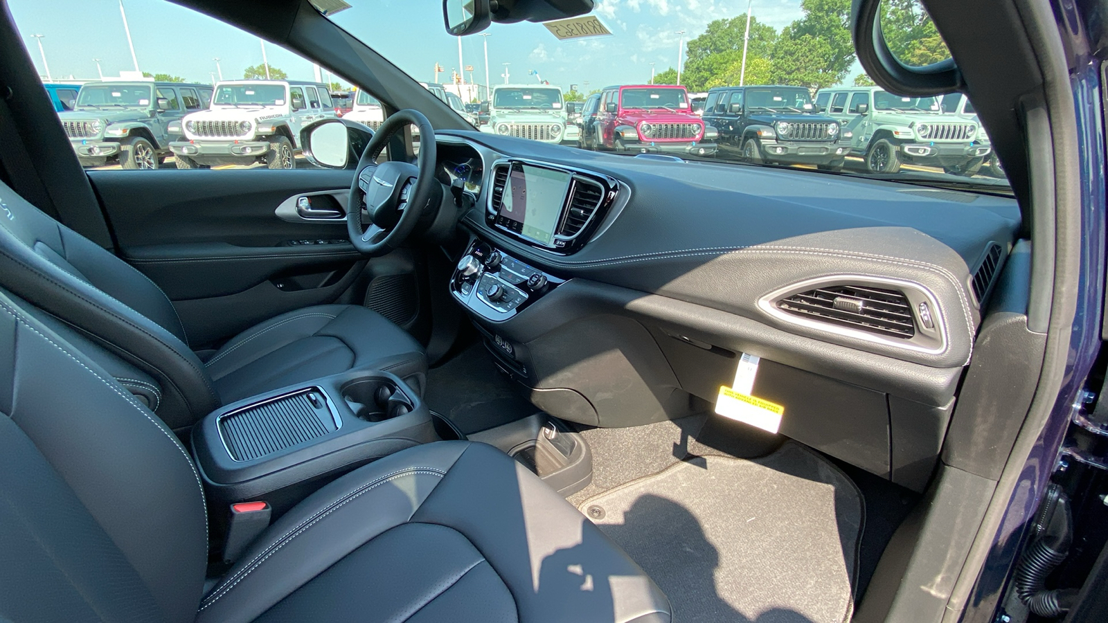 2024 Chrysler Pacifica Hybrid Select 61