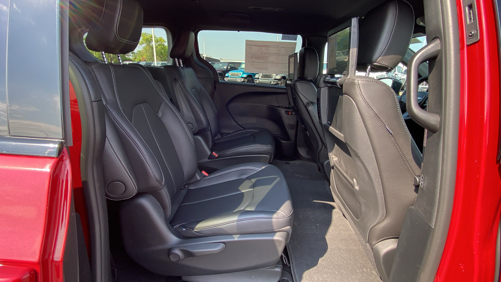 2024 Chrysler Pacifica Hybrid Select 54