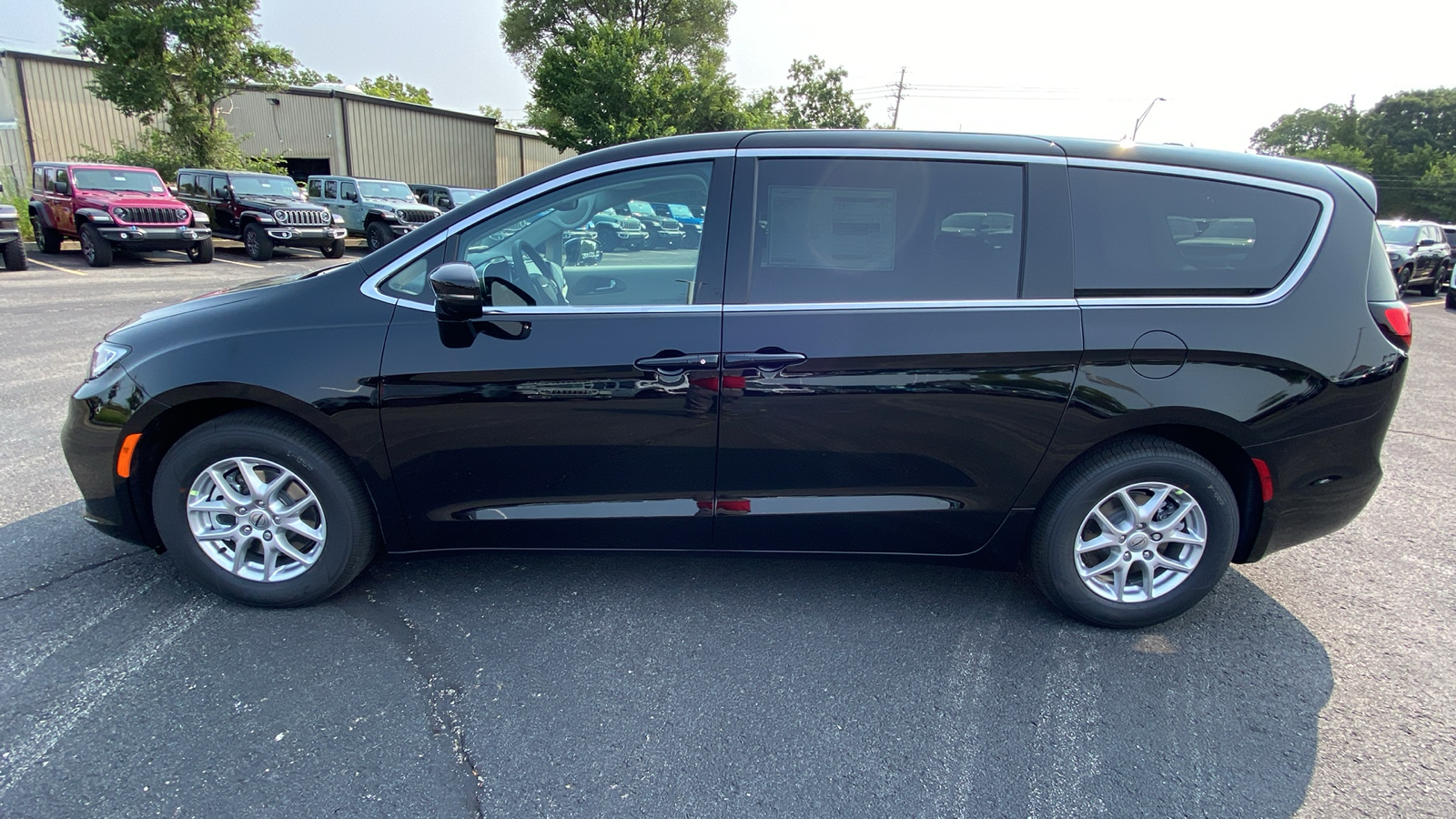 2024 Chrysler Pacifica Touring L 8