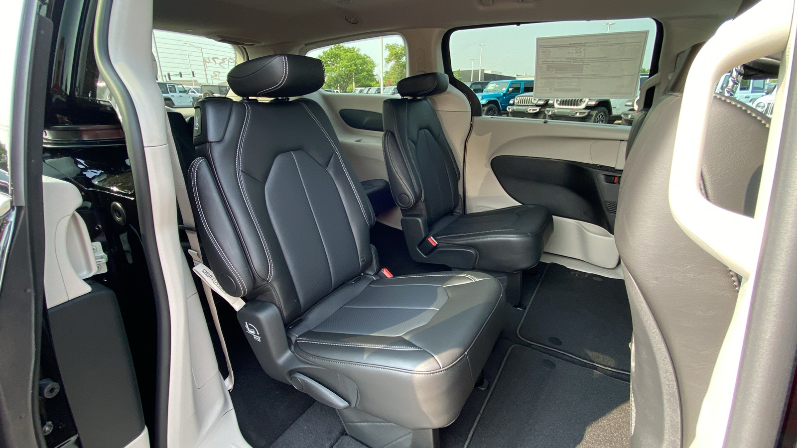 2024 Chrysler Pacifica Touring L 45