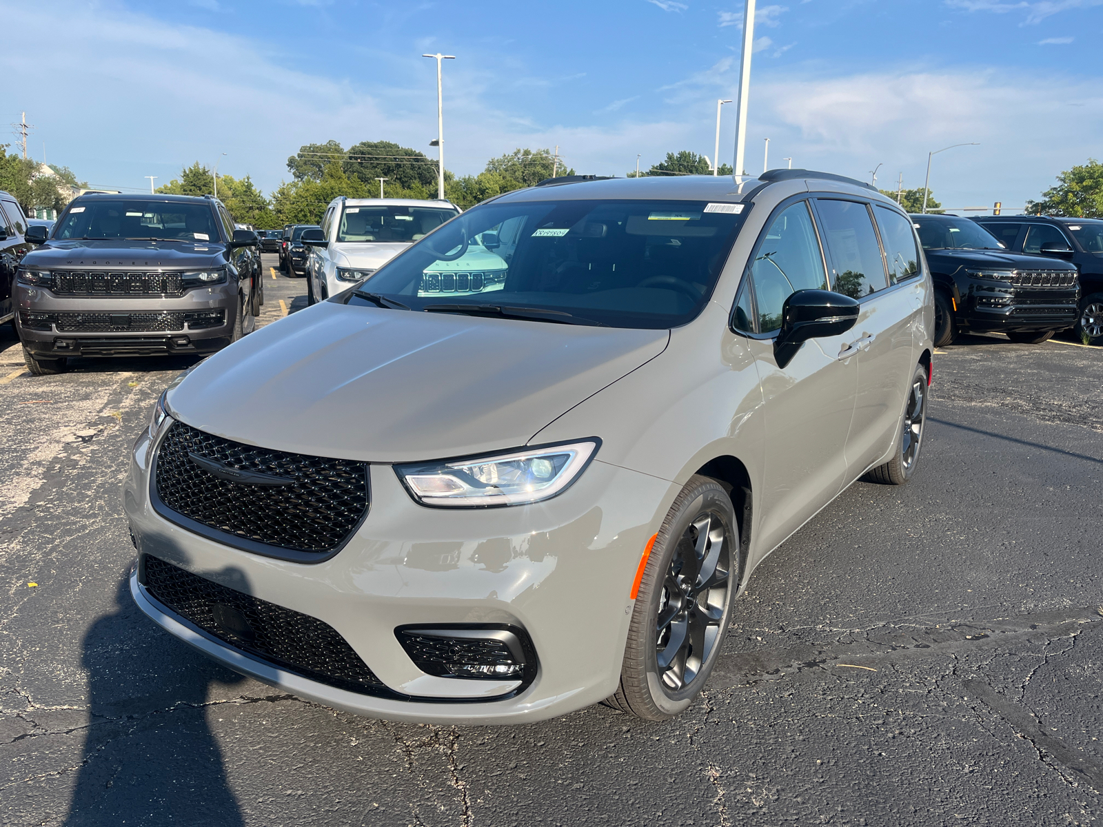 2024 Chrysler Pacifica Touring L 1