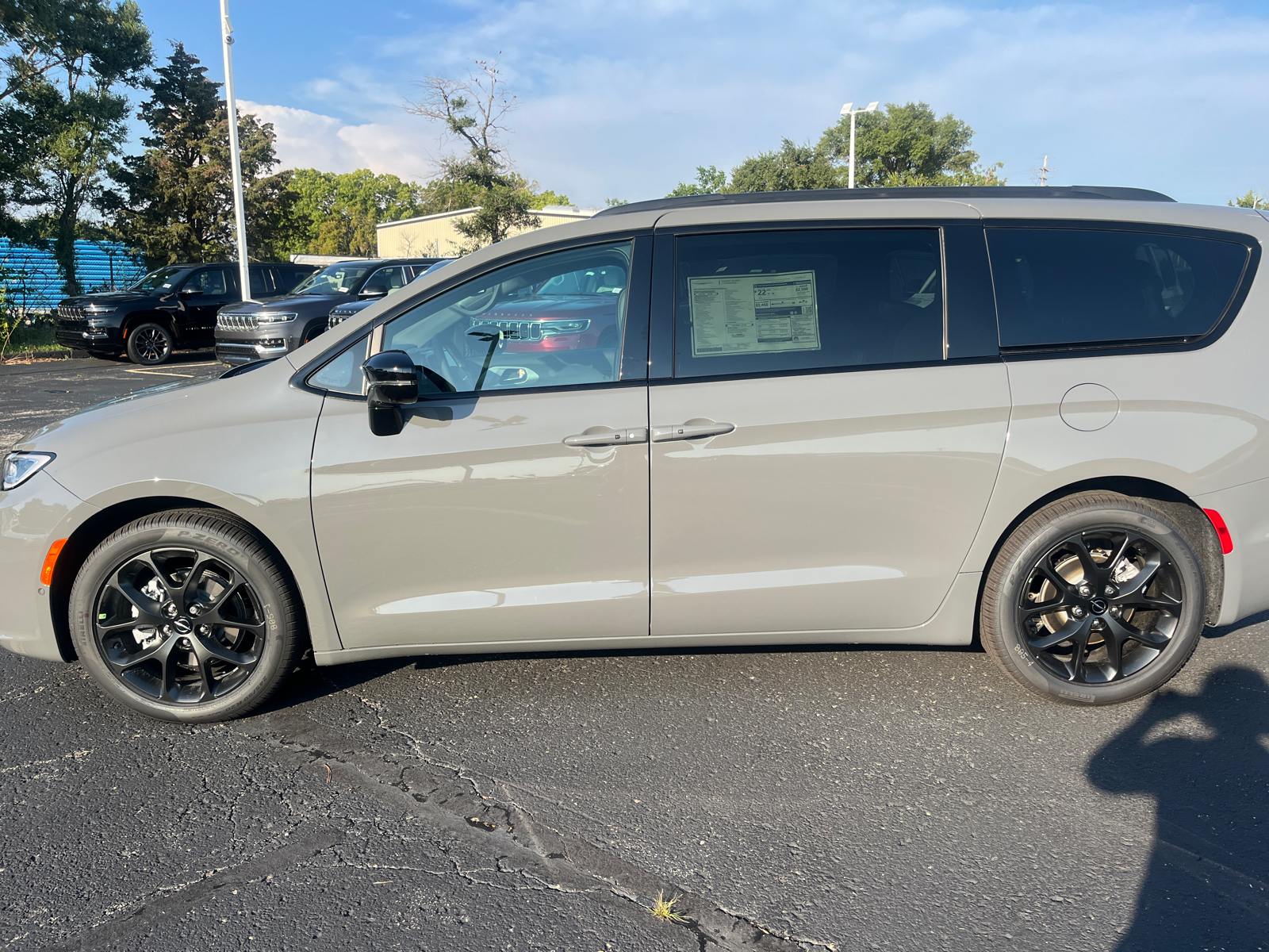 2024 Chrysler Pacifica Touring L 2