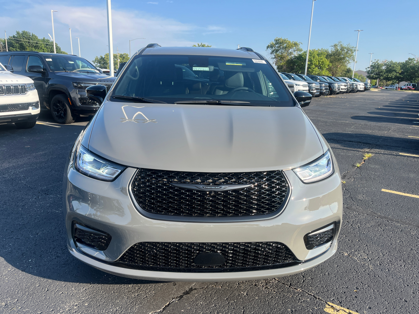 2024 Chrysler Pacifica Touring L 8