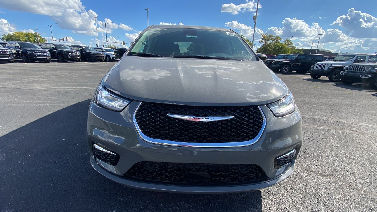 2024 Chrysler Pacifica Touring L 2