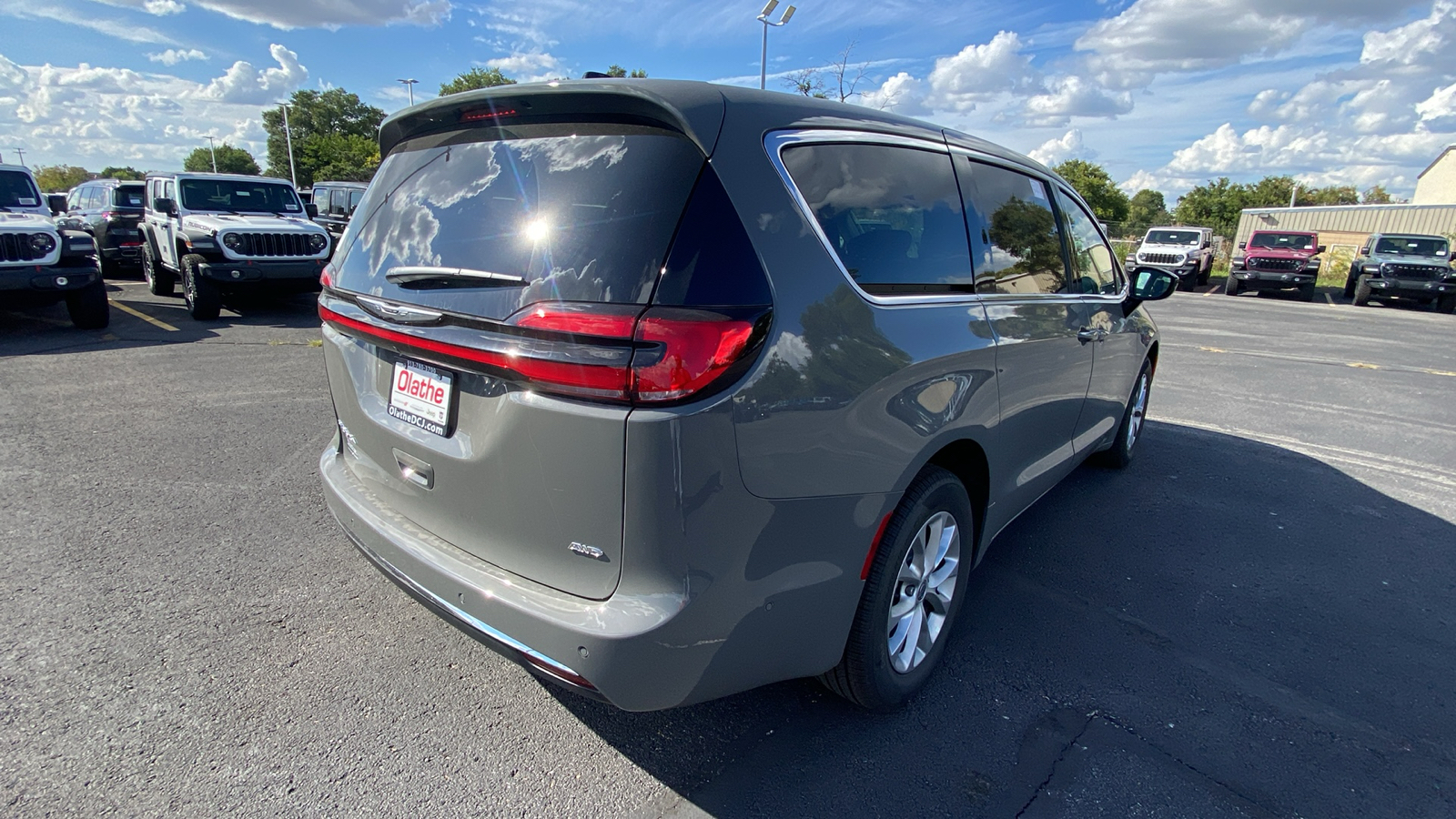 2024 Chrysler Pacifica Touring L 5