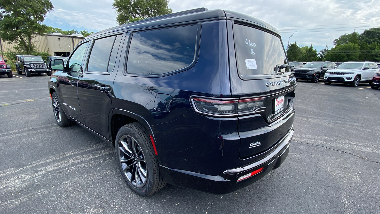 2024 Jeep Grand Wagoneer Series II 8