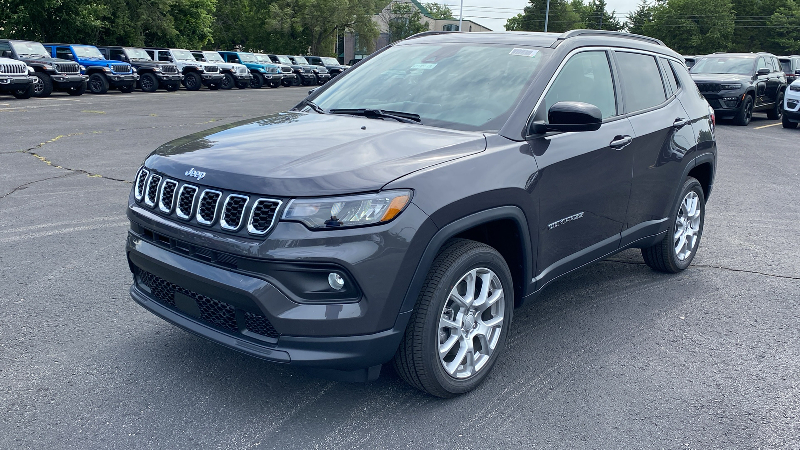 2024 Jeep Compass Latitude Lux 1