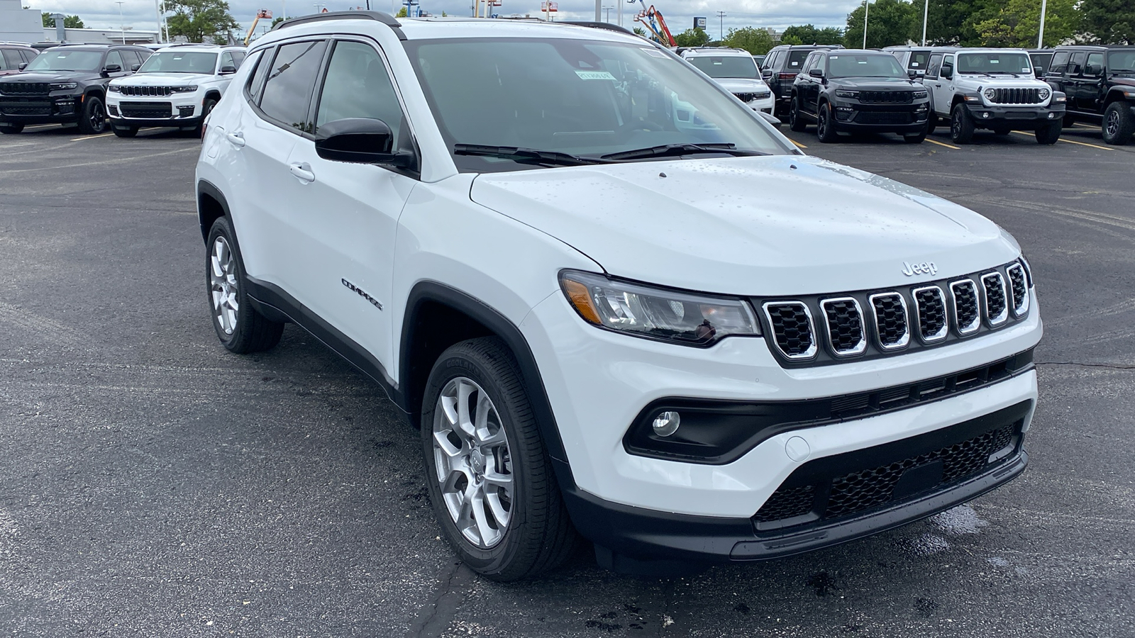 2024 Jeep Compass Latitude Lux 3