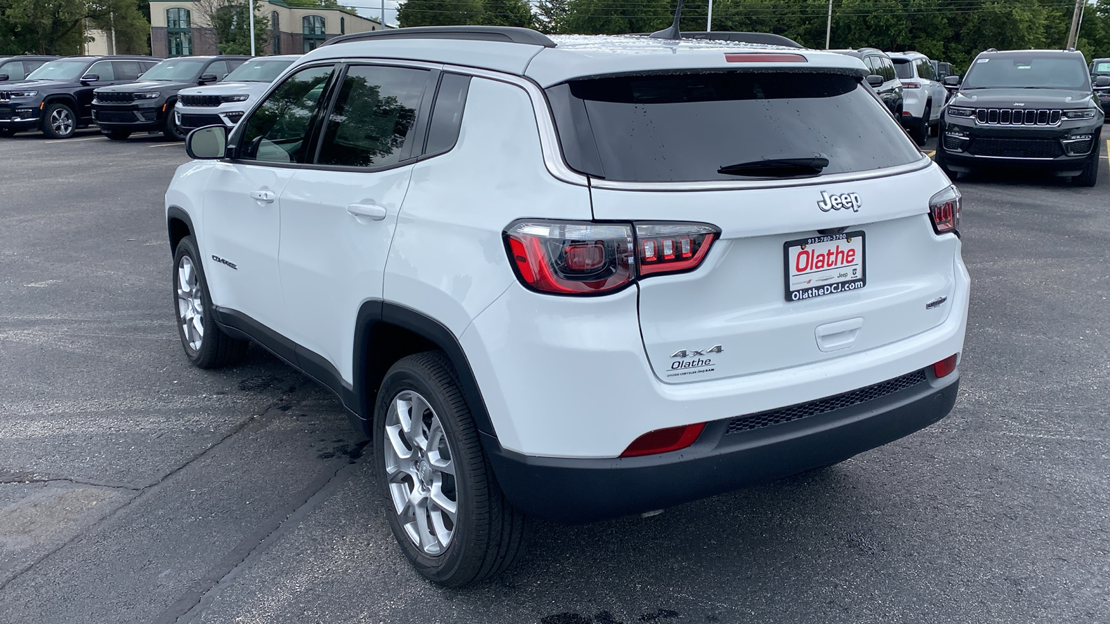 2024 Jeep Compass Latitude Lux 9