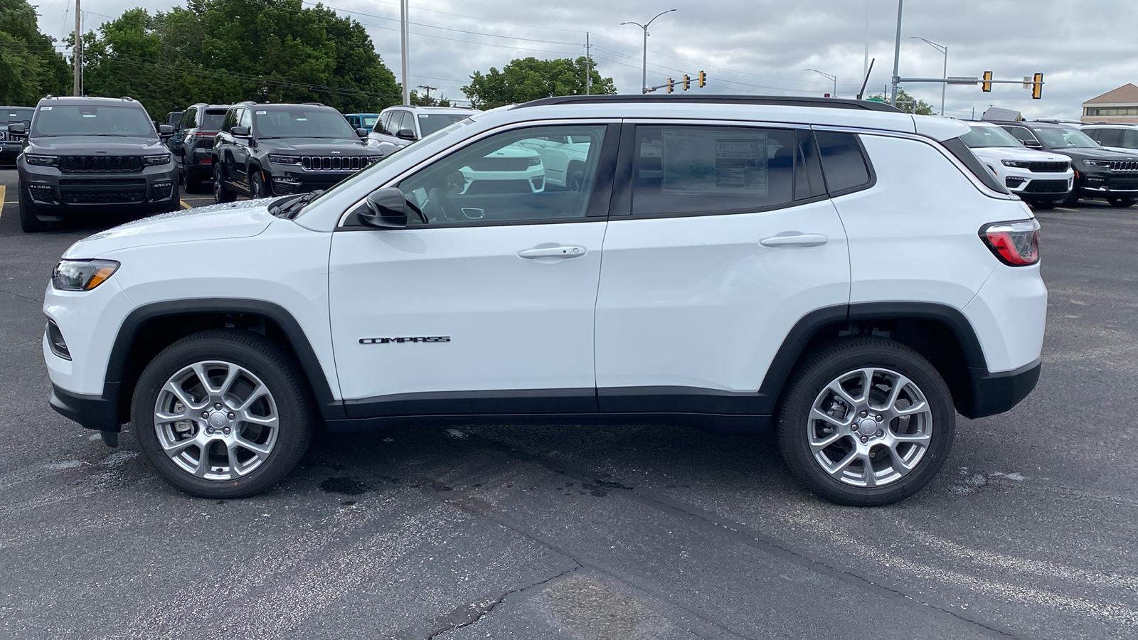 2024 Jeep Compass Latitude Lux 10