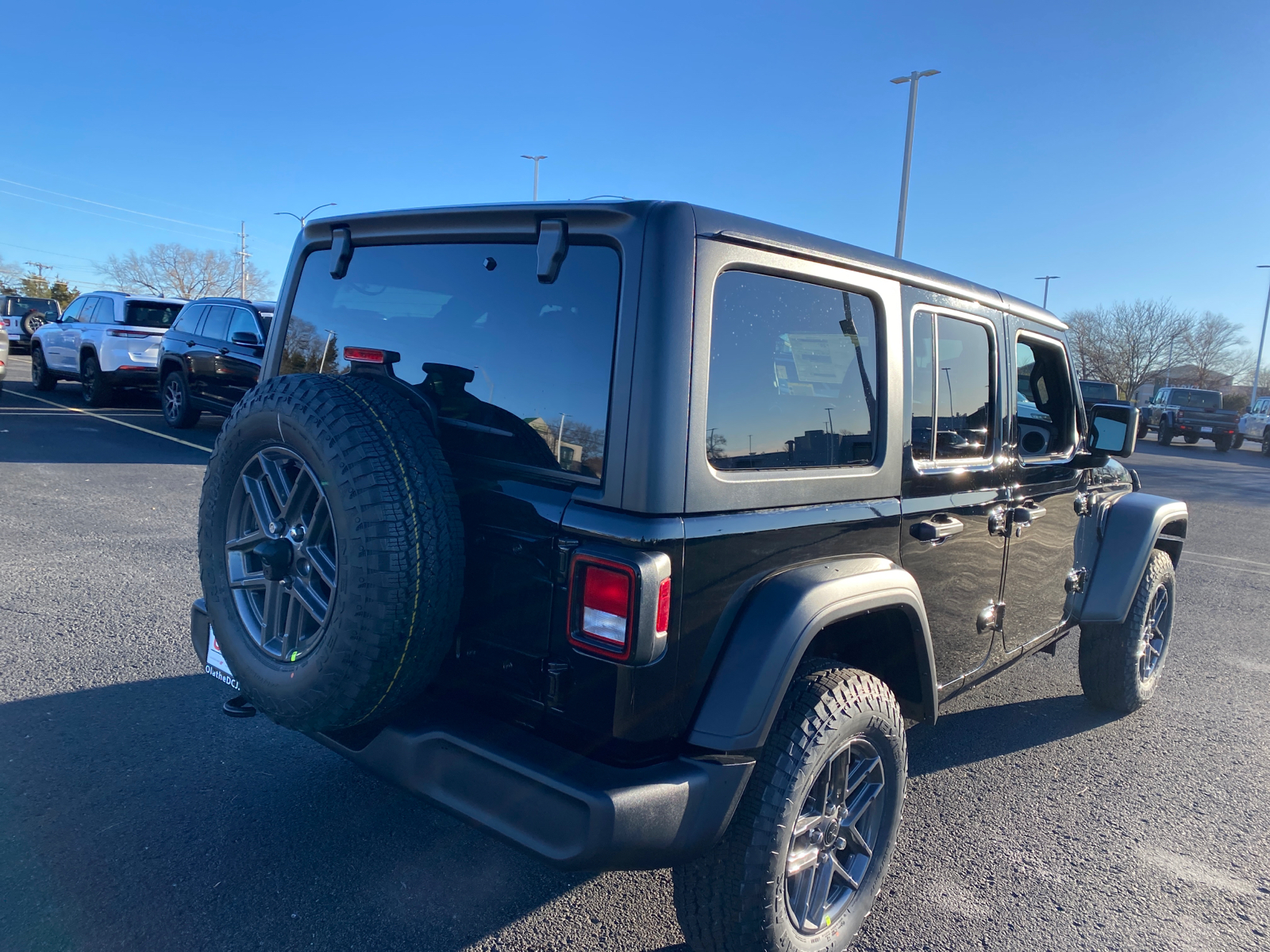 2024 Jeep Wrangler Sport RHD 5