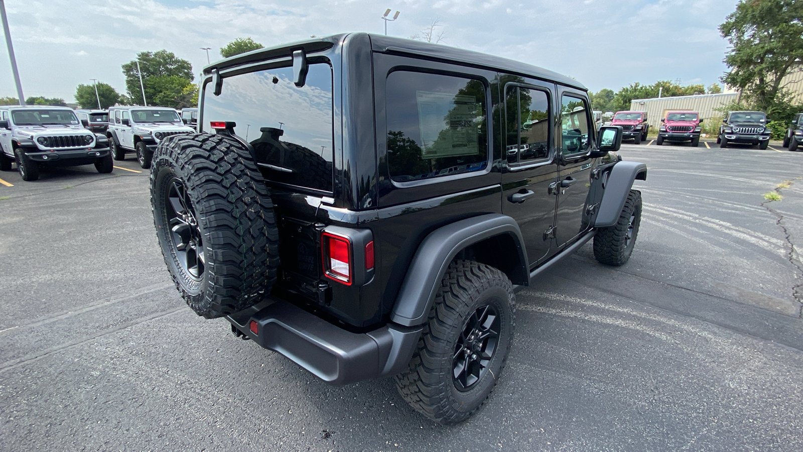 2024 Jeep Wrangler Willys 7