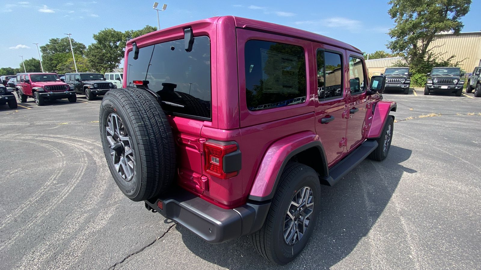 2024 Jeep Wrangler Sahara 8