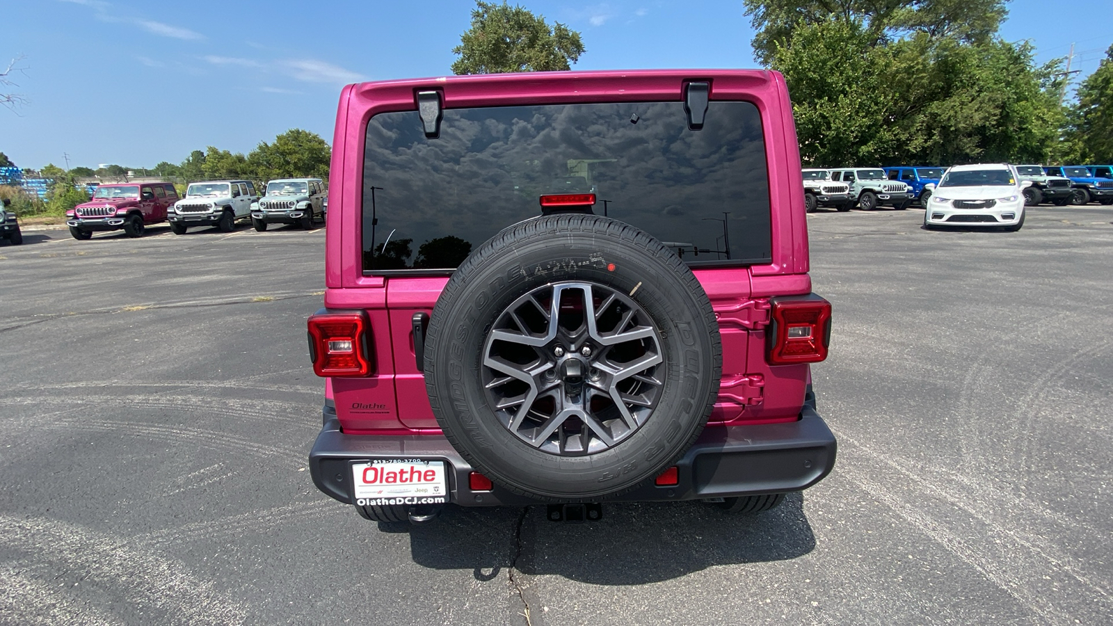 2024 Jeep Wrangler Sahara 9